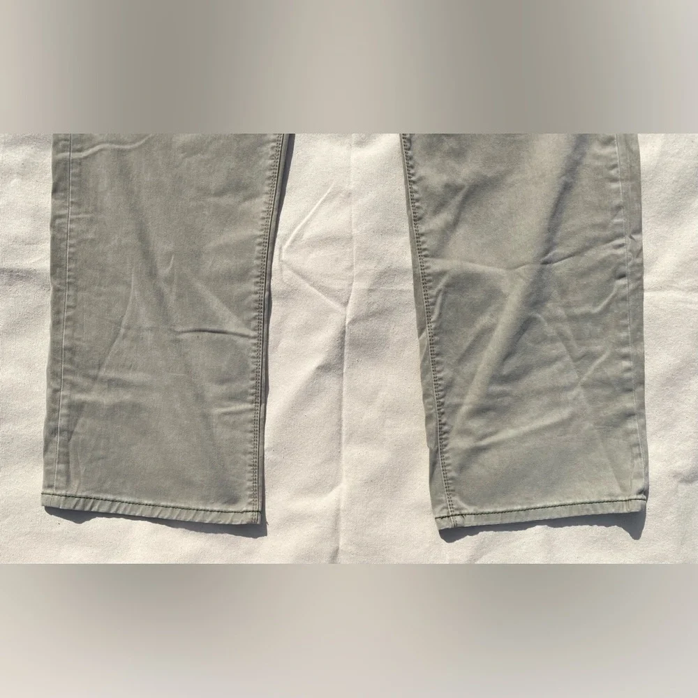 Tommy Bahama Brushed Cotton Beige Casual Straight Chinos 40/34 EUC - Picture 8 of 8